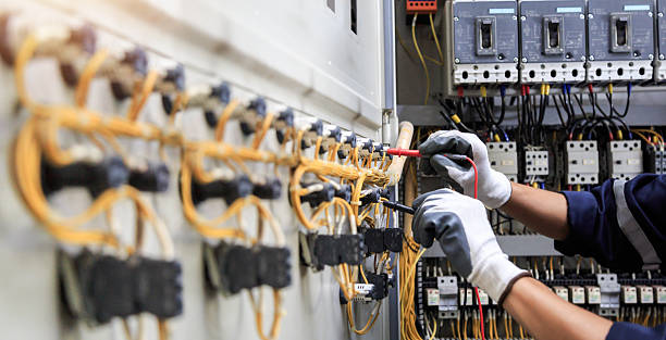 Professional Electrician technician working in Pascagoula, MS